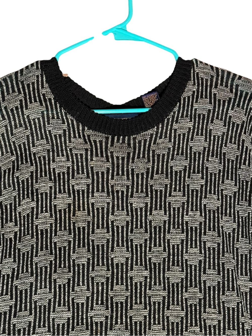 Men's Black & Gray Textured Crewneck Sweater Vintage International Passport